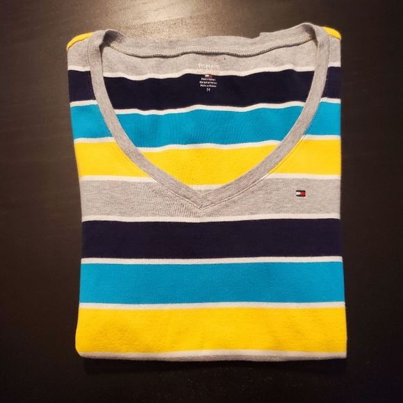 🌺 3/25 Tommy Hilfiger V-neck tee shirt, striped - Picture 12 of 12